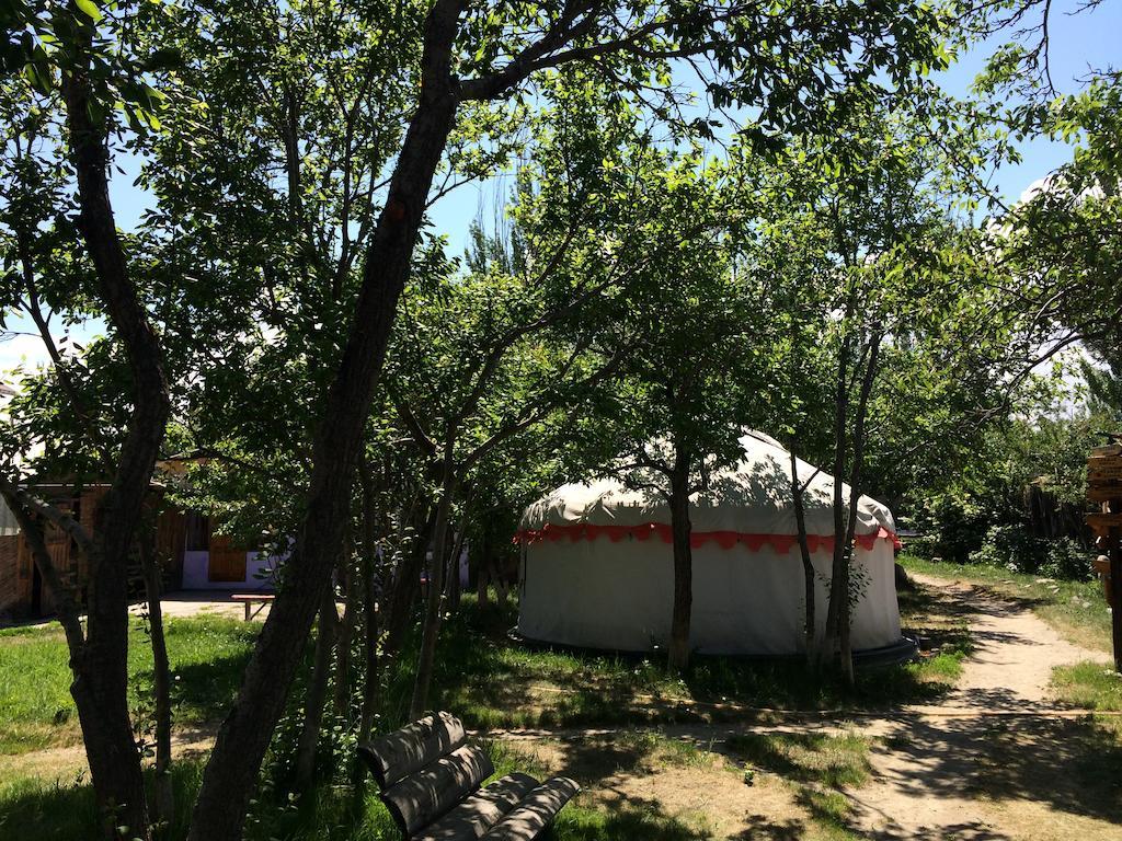 Arista Yurt Camp Hotel Karakol Phòng bức ảnh