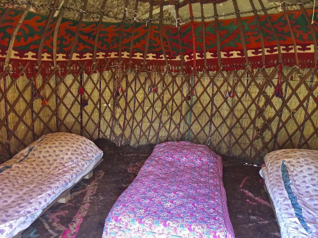 Arista Yurt Camp Hotel Karakol Phòng bức ảnh