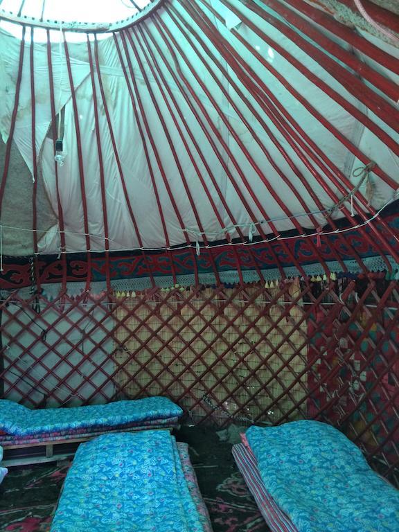 Arista Yurt Camp Hotel Karakol Phòng bức ảnh